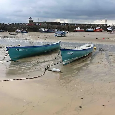 Stylish Coastal Retreat In With Parking * St Ives (Cornwall)