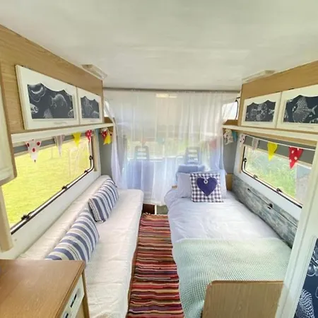 Lily Cosy Campervan With Sea Views & Amazing Sunrises Campsite