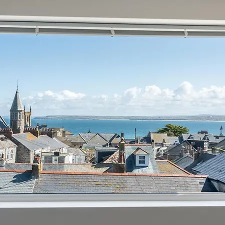 Vitamyn Sea, 4 Bedroom House, Sea Views Of St Ives, Close To Beaches And Town Holiday home *