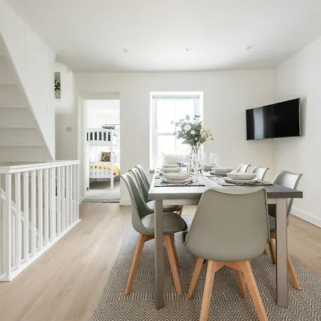 Vitamyn Sea, 4 Bedroom House, Sea Views Of St Ives, Close To Beaches And Town *