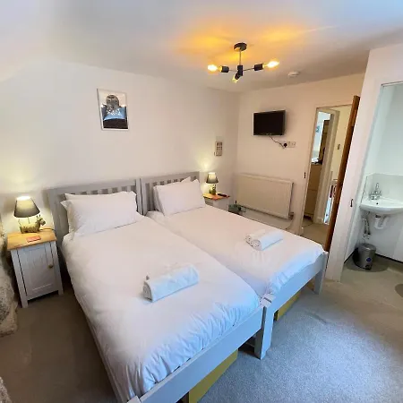 Sixpence Cottage, A Few Steps From The Harbour! Holiday home *