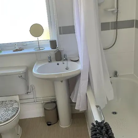 Cheerful - 2 Bedroom In St Ives. *