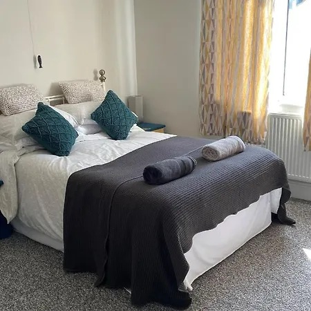 Cheerful - 2 Bedroom In St Ives. *