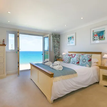 Surf And Apartment
