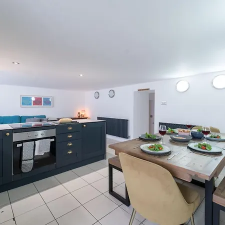 Mariner's Belle Apartment