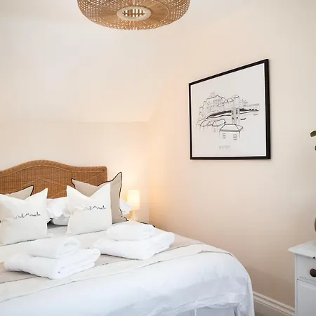 Stylish Two Bedroom - In Town Centre St Ives (Cornwall)