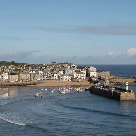 Stylish Two Bedroom - In Town Centre * St Ives (Cornwall)