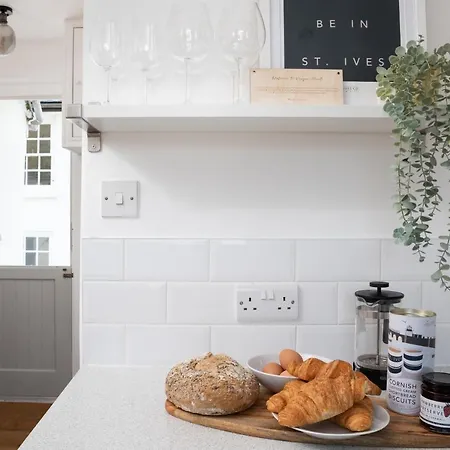 Apartment Stylish Two Bedroom - In Town Centre St Ives (Cornwall)