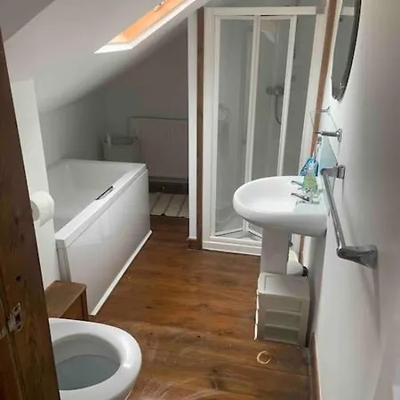 2-bedroom In Heart Of W/ Parking Holiday home