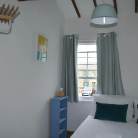 Holiday home 2-bedroom In Heart Of W/ Parking