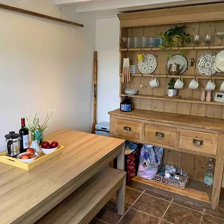 Holiday home 2-bedroom In Heart Of W/ Parking *