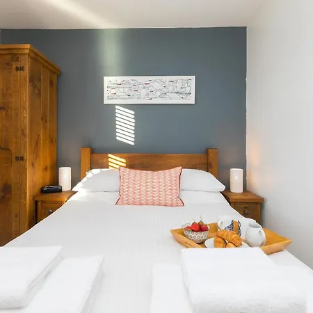 Holiday home Oystercatcher House *