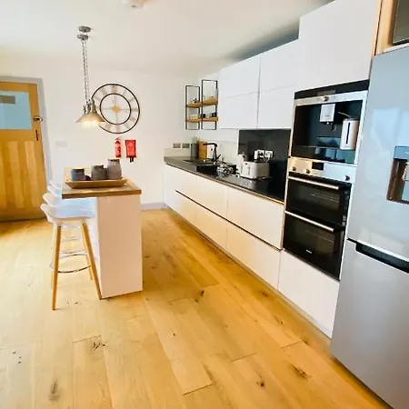 Tregenna House: Refurbished Family Townhouse With Garden And Parking Holiday home *