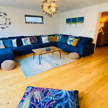 Holiday home Tregenna House: Refurbished Family Townhouse With Garden And Parking