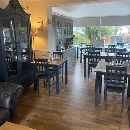 Downsfield Bed & Breakfast 5*