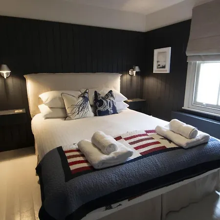 2 Kelly's Gardens Holiday home *