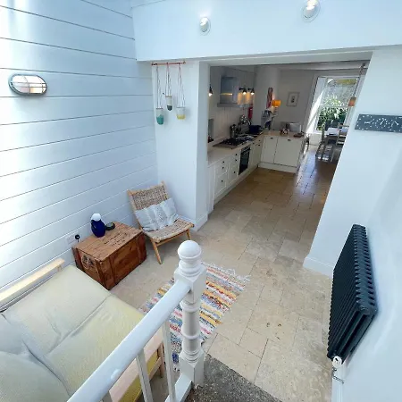 Holiday home Porth House, With South Facing Courtyard Garden! *
