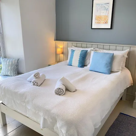 Holiday home Porth House, With South Facing Courtyard Garden! *