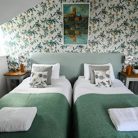 Halwell Bed & Breakfast 4*