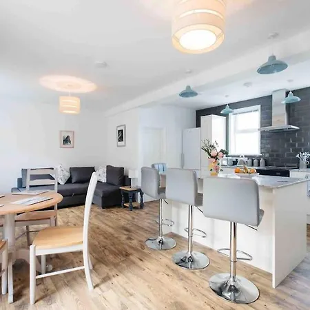 Spacious Flat Former Farmhouse, Parking Apartment St Ives (Cornwall)