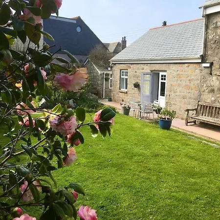 Spacious Flat Former Farmhouse, Parking Apartment *