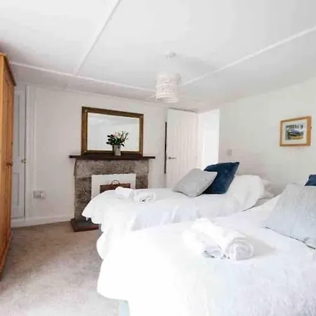 Spacious Flat Former Farmhouse, Parking * St Ives (Cornwall)