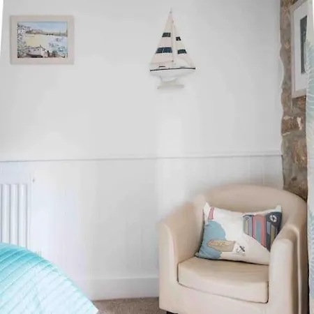 Spacious Flat Former Farmhouse, Parking *