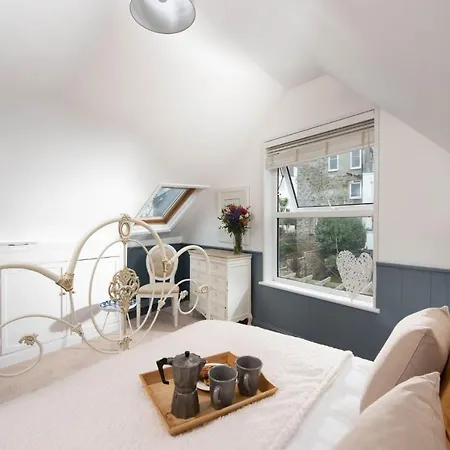 Azenor House, Holiday home *
