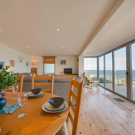 Carthew House Carthew Way * St Ives (Cornwall)
