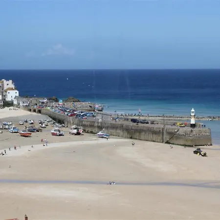 Flat 1 4 Fernlea Terrace St Ives (Cornwall)