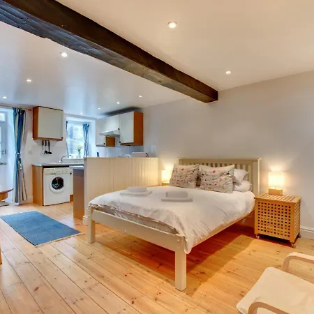 Netherton Island Road Holiday home