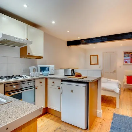 Netherton Island Road Holiday home *