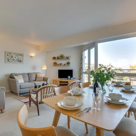 Flat 2 4 Fernlea Terrace Holiday home