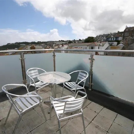 10 Porthmeor Square House Porthmeor Sq Holiday home *