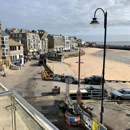 Modern With Stunning Views! St Ives (Cornwall)