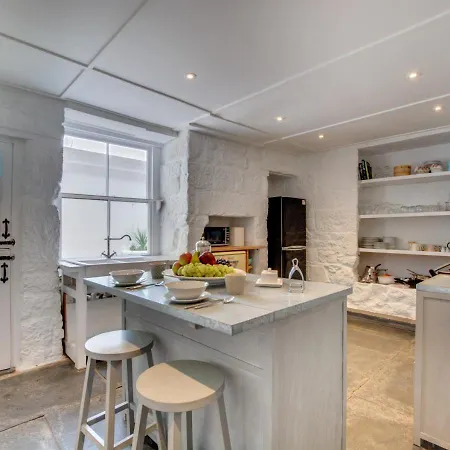 Trevoda House 8 St An Pol St Ives (Cornwall)