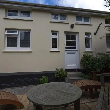 Holiday home Westcott House The Warren