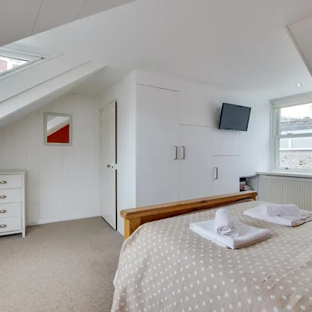 Apartment 26 Wesley Place *