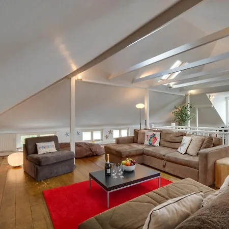 Holiday home Westcott House The Warren *