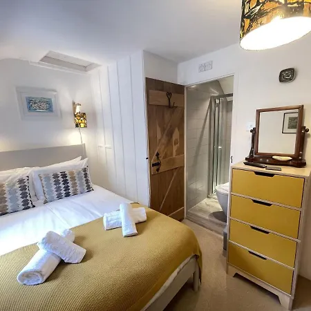 Sixpence Cottage, A Few Steps From The Harbour! Holiday home *