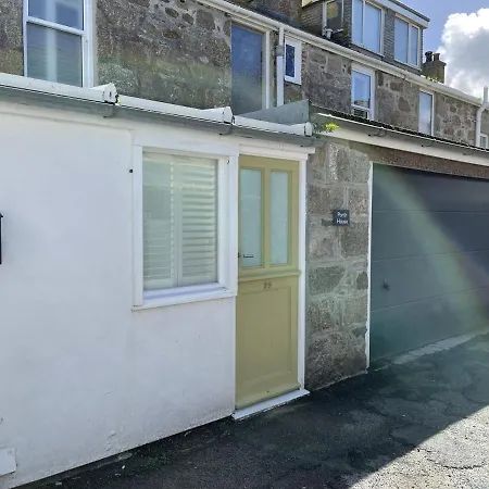 Porth House, With South Facing Courtyard Garden!