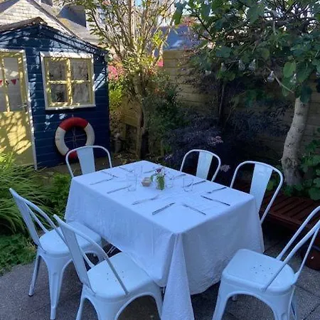 Porth House, With South Facing Courtyard Garden! * St Ives (Cornwall)
