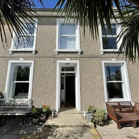 Porth House, With South Facing Courtyard Garden! * St Ives (Cornwall)