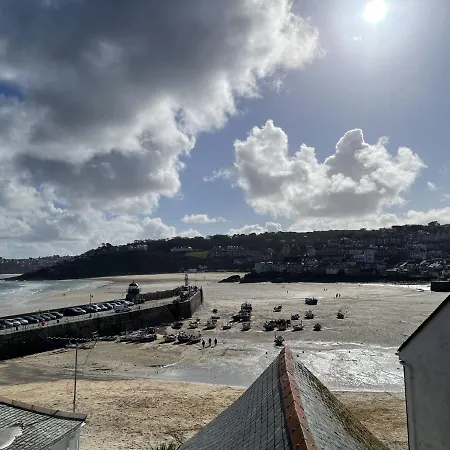 Slantways St Ives (Cornwall)
