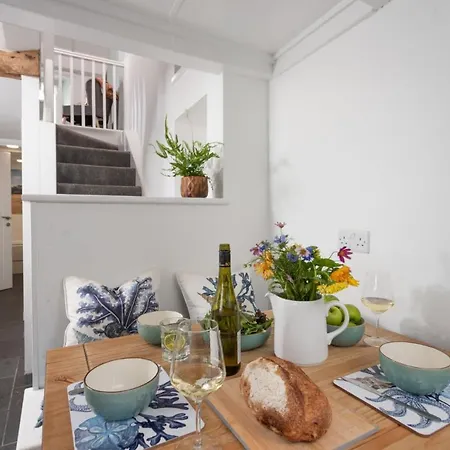 Holiday home Shell Cottage, *