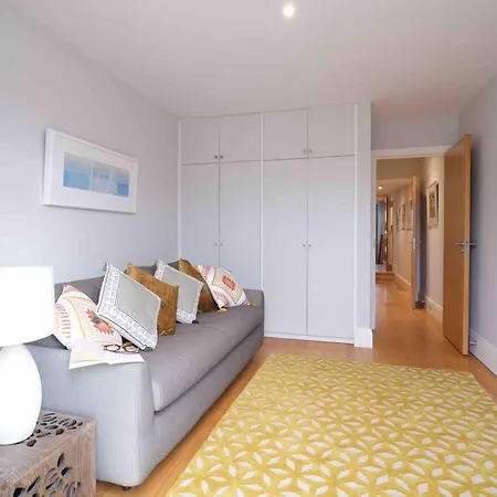 Luxurious Apartment, 180° Views & Parking *