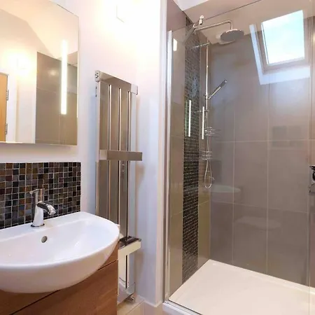 Luxurious Apartment, 180° Views & Parking Apartment