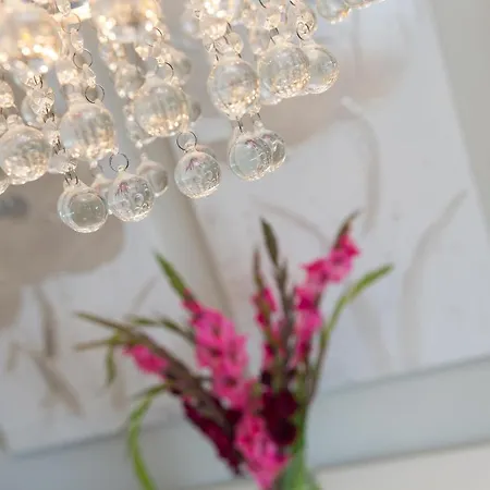 2 Four Seasons Apartment
