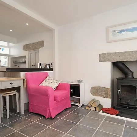 Blue Sails Cottage, Holiday home *