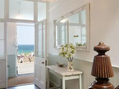 Waves End Holiday home